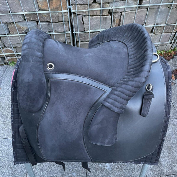 Deuber & Partner Amarant S2 schwarz Barocksattel