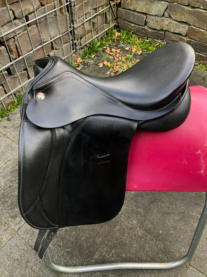 Karl Niedersüss Medley 18" Schwarzer Dressursattel