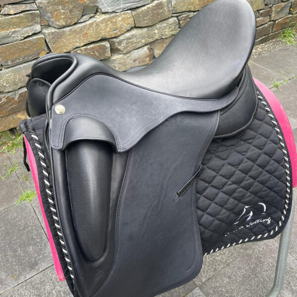 Sommer Novalis 17,5" Kroko Lack schwarz Dressursattel [NEU]