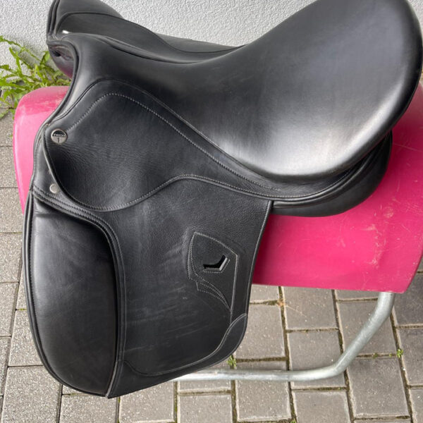 Tech 1 Dressursattel schwarz 17